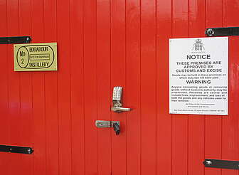 Edradour door to the warehouse&nbsp;uploaded by&nbsp;Ben, 07. Feb 2106