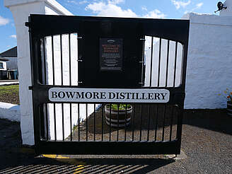 Bowmore entrance gate&nbsp;uploaded by&nbsp;Ben, 07. Feb 2106