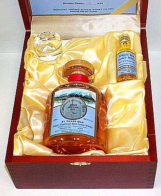 Ben Wyvis Signatory 1968 in its open box with velvet in it plus its miniature